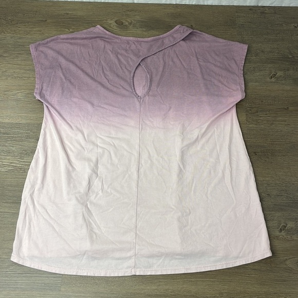 J. Jill Fit Lilac Ombre Fit Back Keyhole Short Sleeve Tee, size XL - Picture 8 of 9